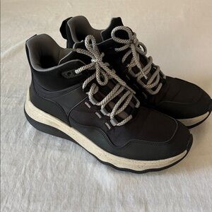 Clarks Jaunt Lo Black and Gray Winter Boots water resistant outdoor shoe